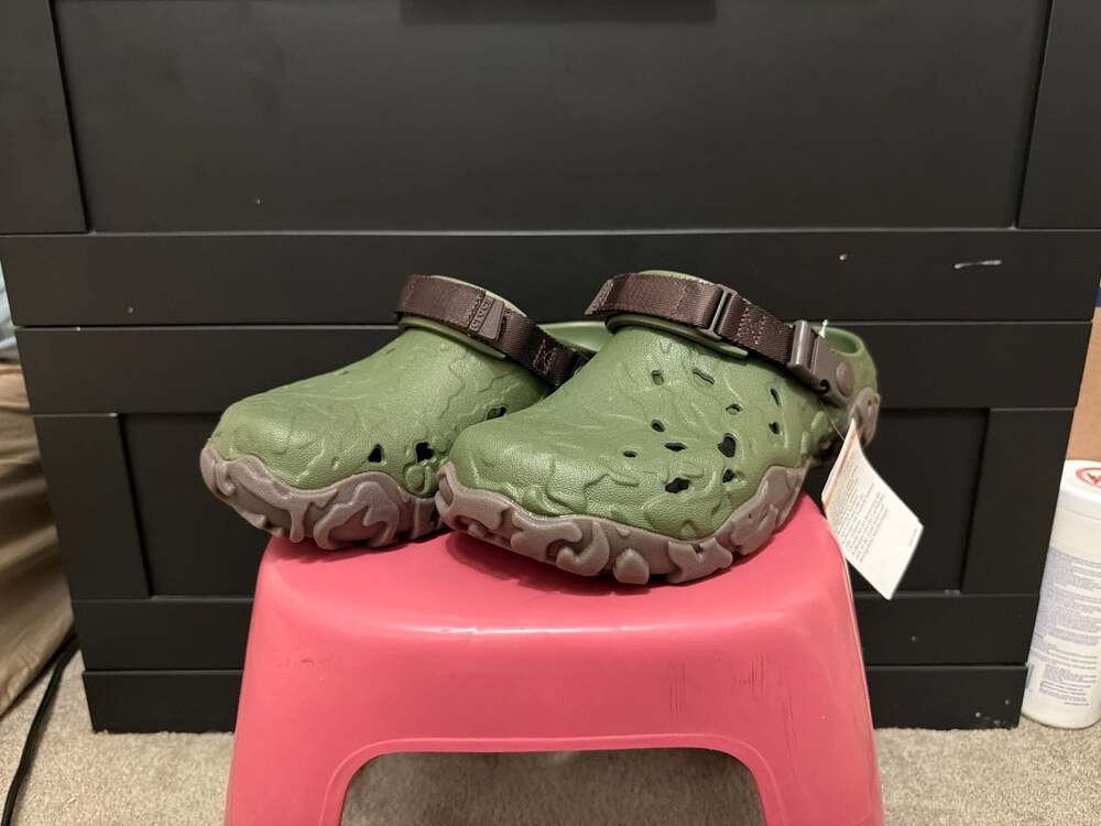 Crocs All-Terrain Atlas Clog in Army Green/Espresso size 7 m/9w